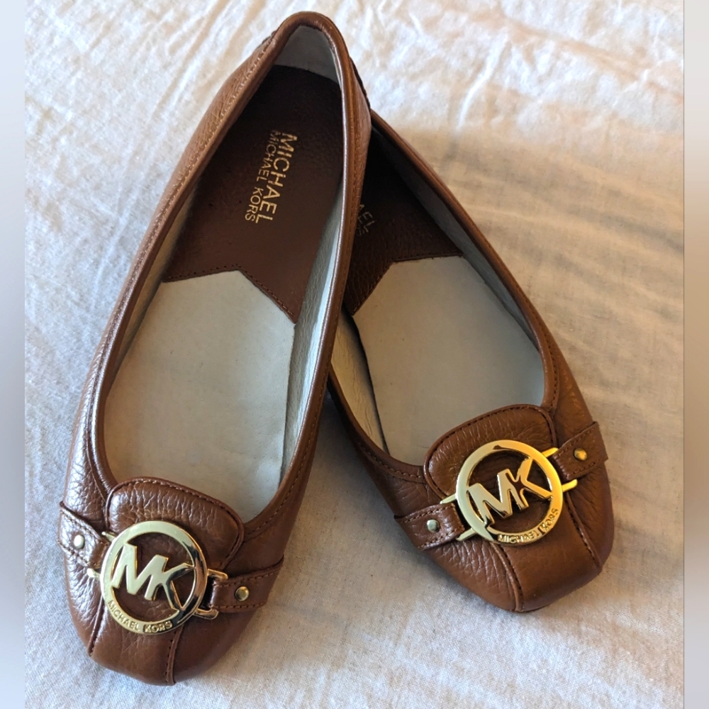 NWOB Michael Kors medallion leather flats shoes cognac brown 8M